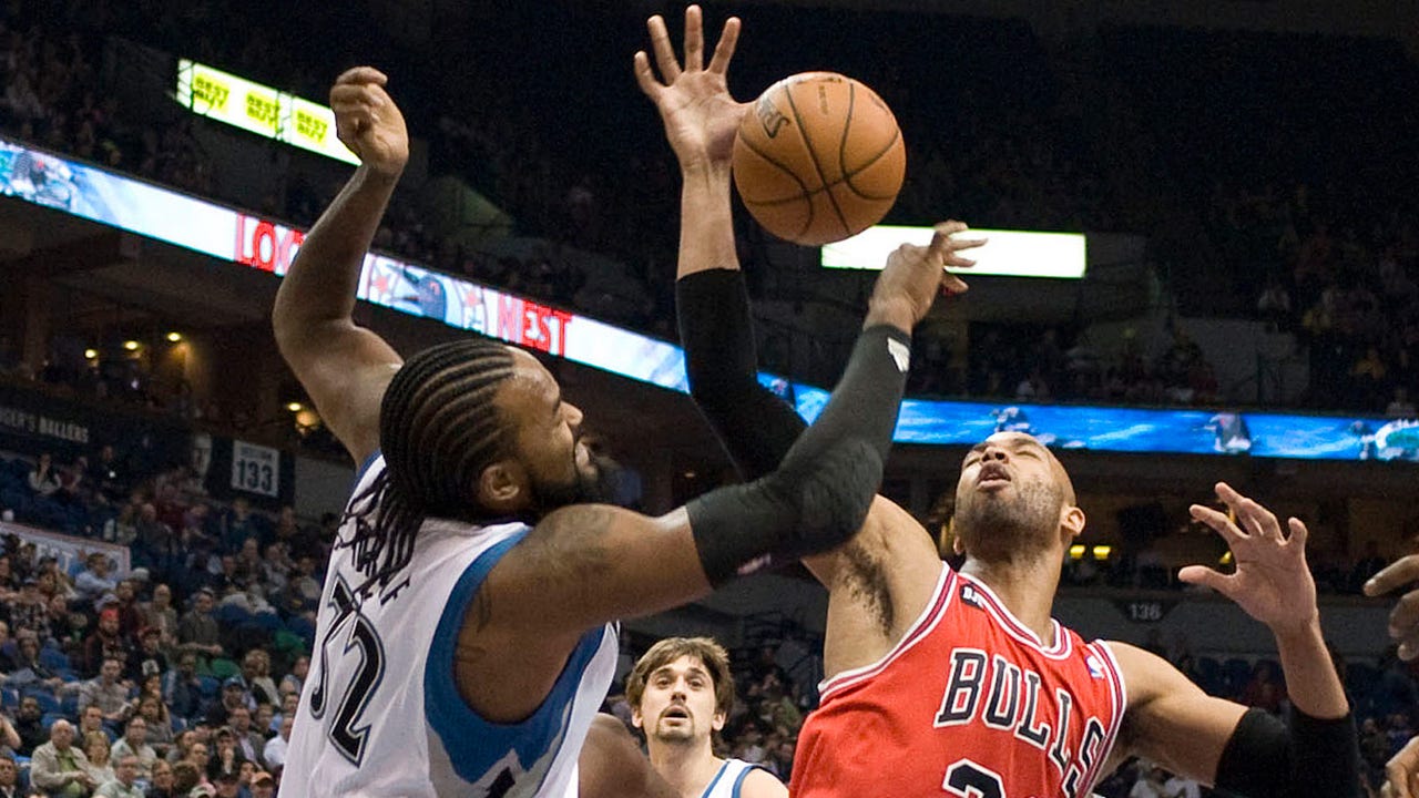 Bulls overwhelm Wolves, 102-87
